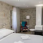 Elegant & Split