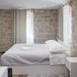 Elegant & Guest house