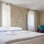 Elegant & Guest house
