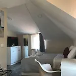 Elegant & 4*