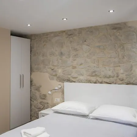 Elegant & Gostinjska kuća 4*