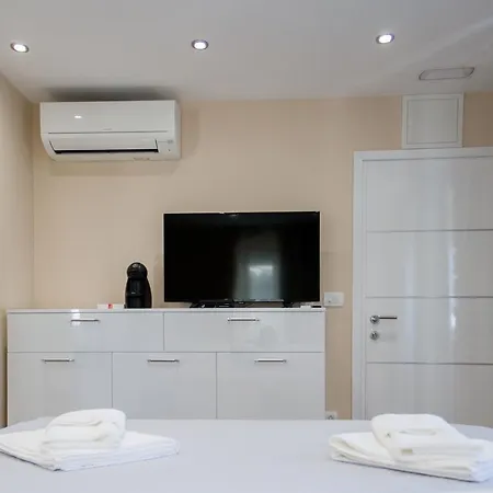 Elegant & Gostinjska kuća 4*
