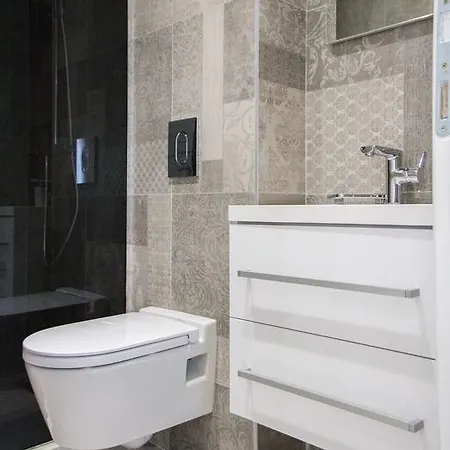 Elegant & Gostinjska kuća 4*