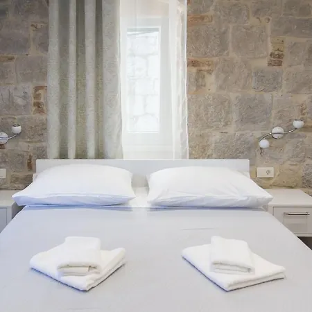 Elegant & Gostinjska kuća 4*