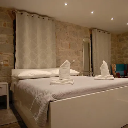 Elegant & Gostinjska kuća 4*
