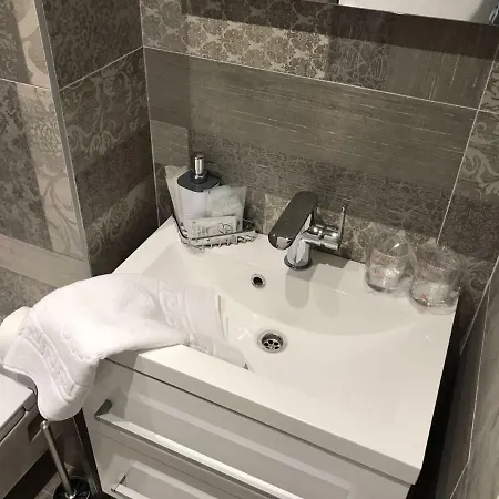 Gostinjska kuća Elegant & 4*