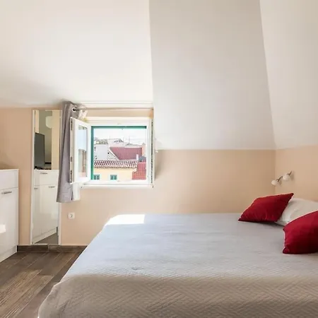 Elegant & Guest house 4*