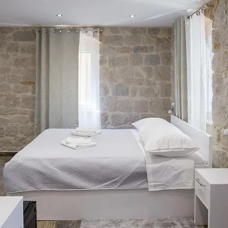 Elegant & Guest house