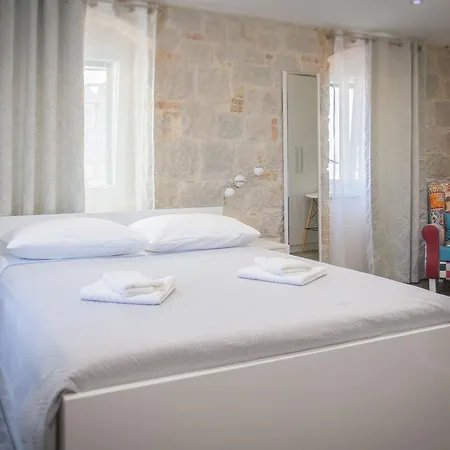 Elegant & Guest house