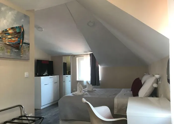 Elegant & 4*