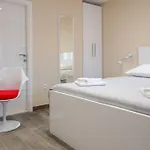 Elegant & 4*